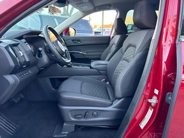 2025 Nissan Pathfinder SV FWD