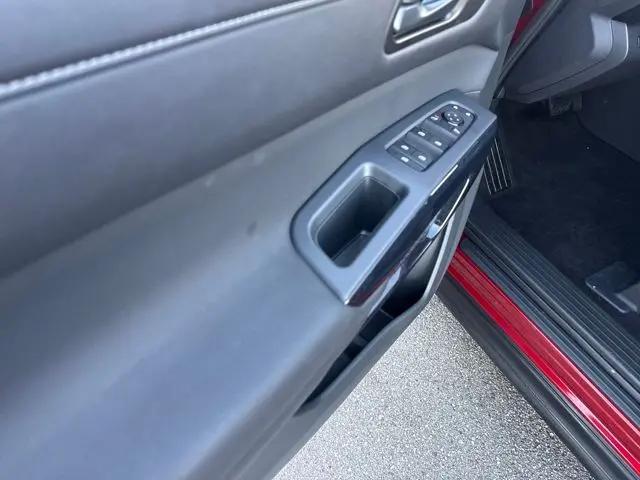 2025 Nissan Pathfinder SV FWD