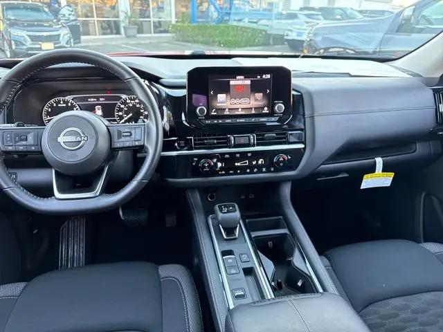 2025 Nissan Pathfinder SV FWD