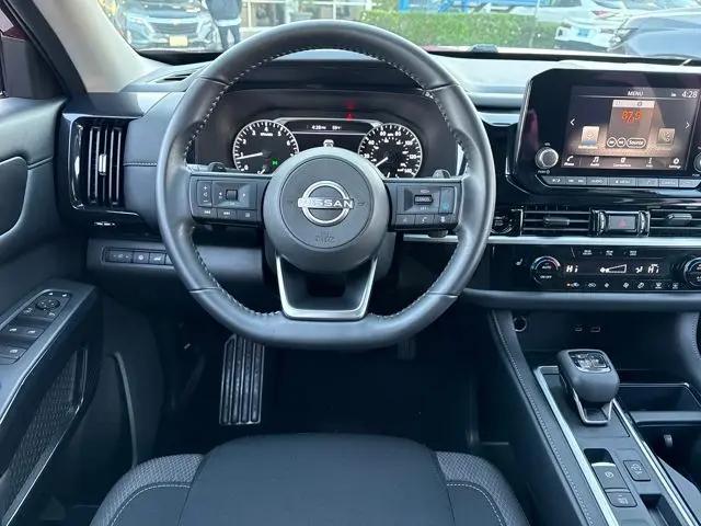 2025 Nissan Pathfinder SV FWD