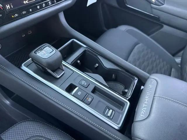 2025 Nissan Pathfinder SV FWD