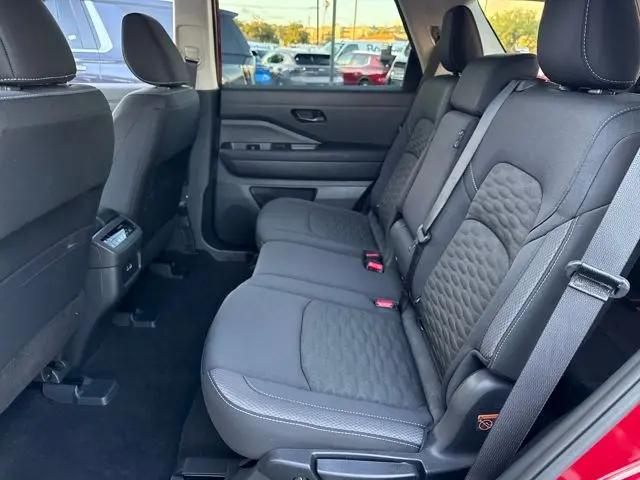 2025 Nissan Pathfinder SV FWD