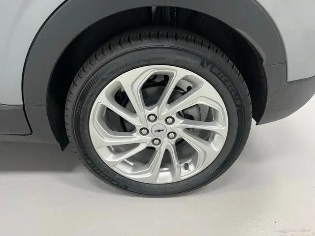 2027 Chevrolet Bolt LT FWD