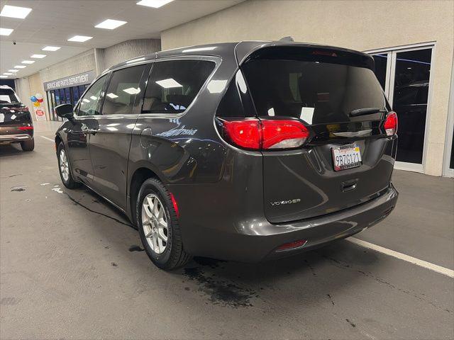 2022 Chrysler Voyager LX