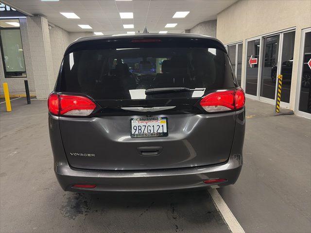 2022 Chrysler Voyager LX