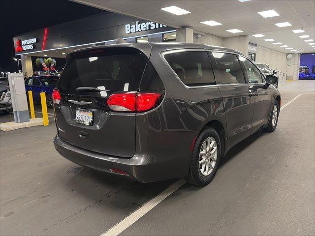 2022 Chrysler Voyager LX