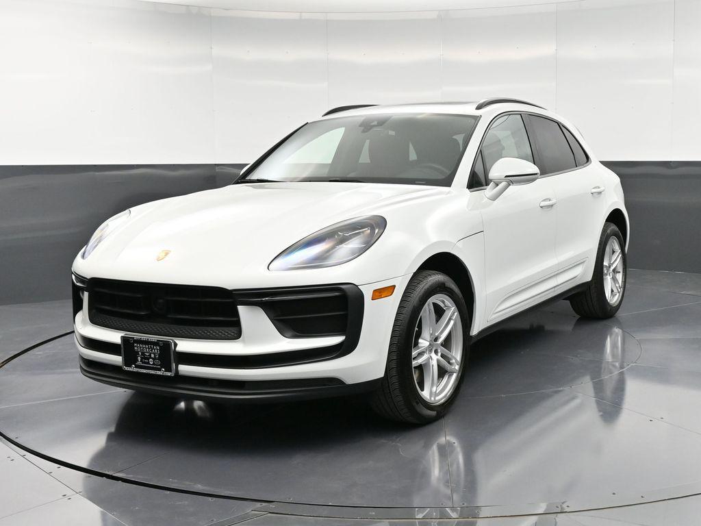 /2022 Porsche Macan