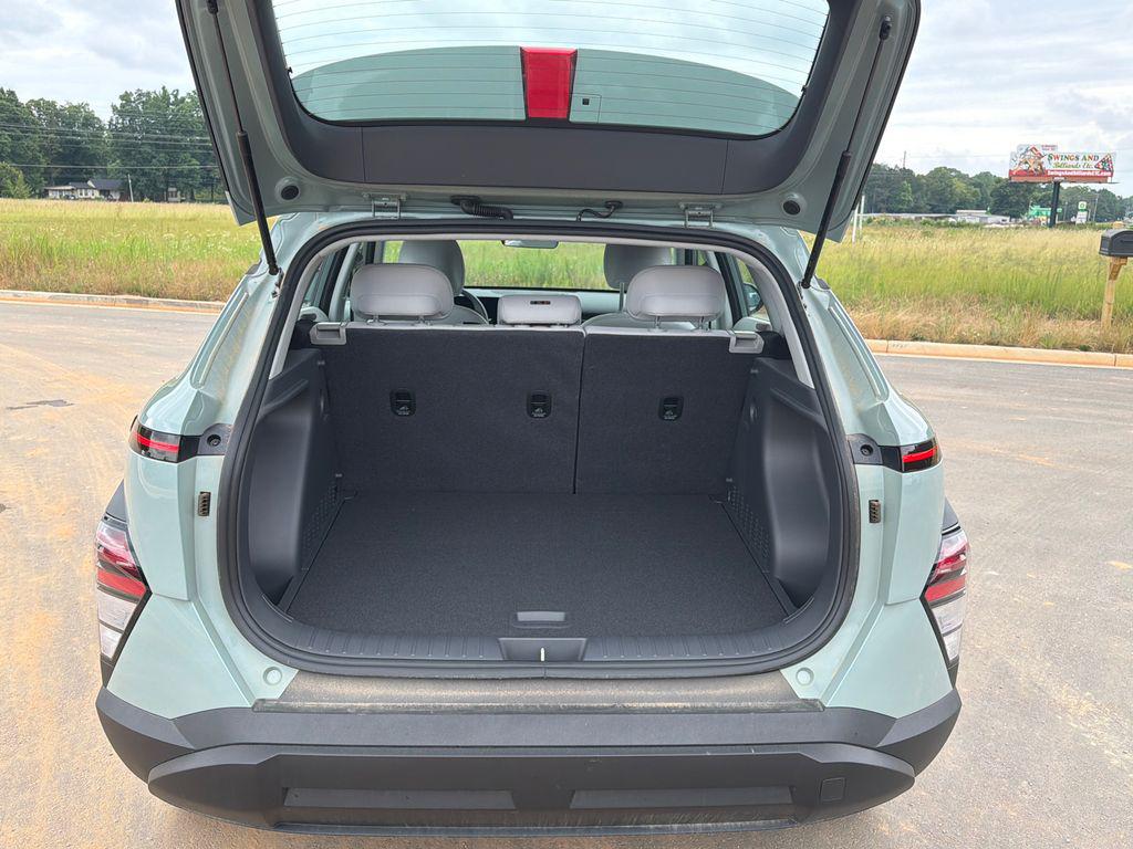 New 2026 Green HYUNDAI SE FWD image 19