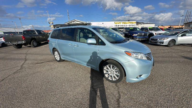 2017 Toyota Sienna XLE Premium 7 Passenger