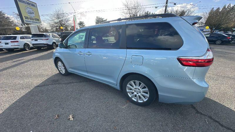 2017 Toyota Sienna XLE Premium 7 Passenger