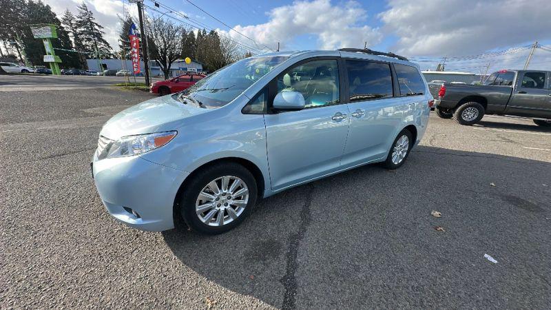 2017 Toyota Sienna XLE Premium 7 Passenger