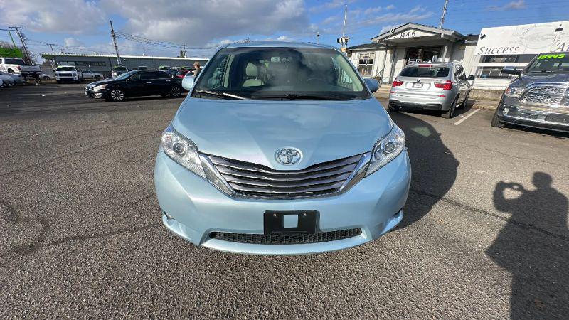 2017 Toyota Sienna XLE Premium 7 Passenger
