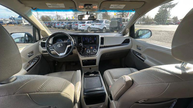 2017 Toyota Sienna XLE Premium 7 Passenger