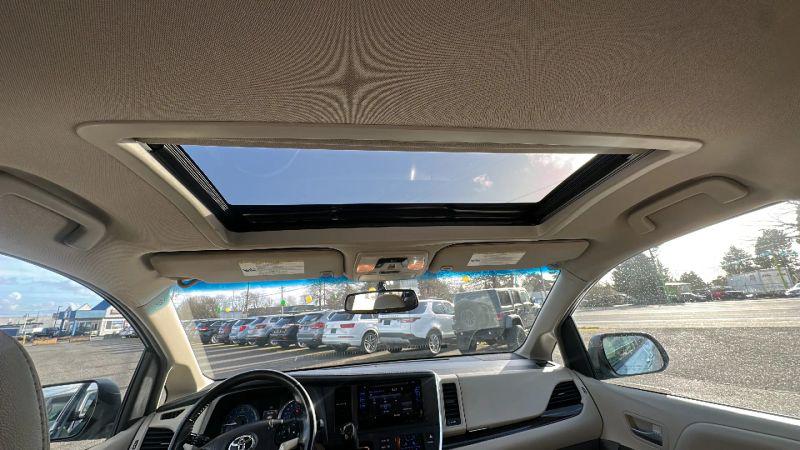 2017 Toyota Sienna XLE Premium 7 Passenger