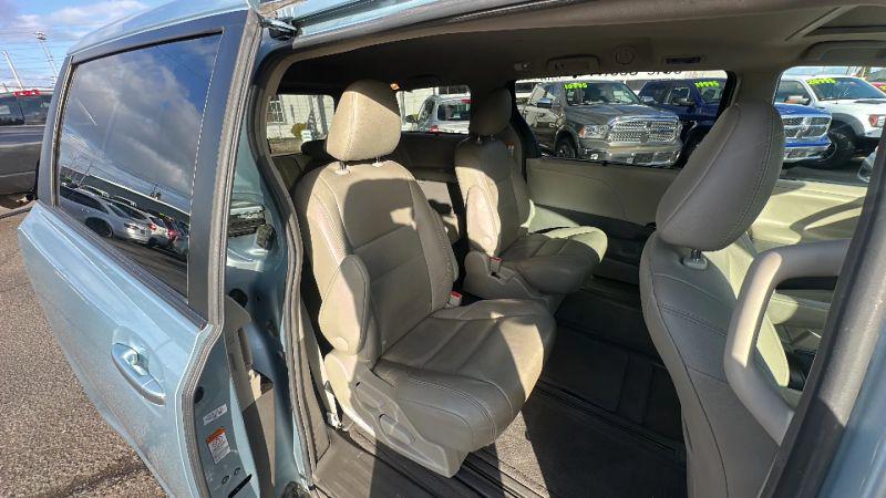 2017 Toyota Sienna XLE Premium 7 Passenger