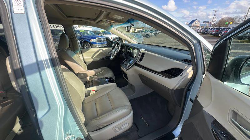 2017 Toyota Sienna XLE Premium 7 Passenger
