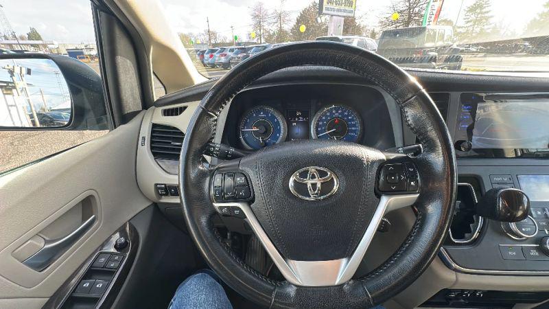 2017 Toyota Sienna XLE Premium 7 Passenger