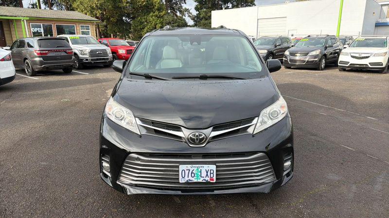 2018 Toyota Sienna XLE 8 Passenger for sale in Eugene, OR