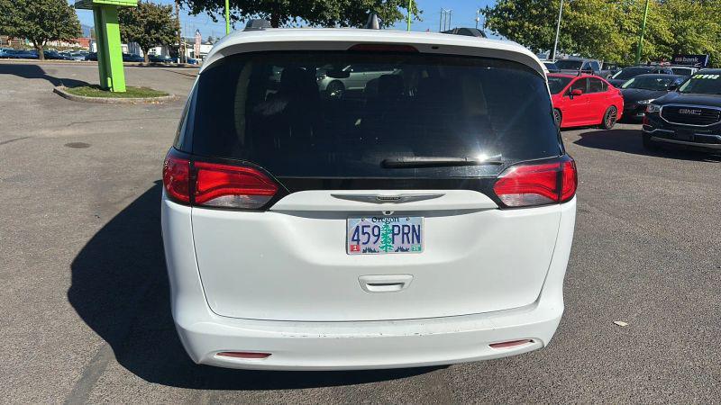 2021 Chrysler Voyager LXI