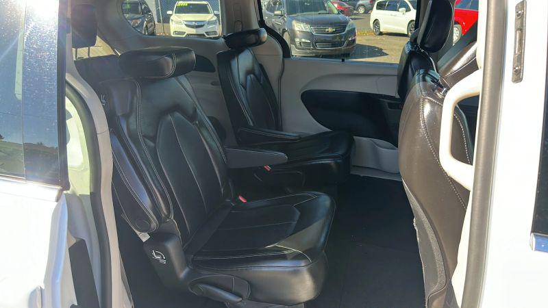 2021 Chrysler Voyager LXI