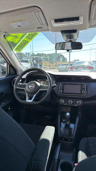 2022 Nissan Kicks S Xtronic CVT