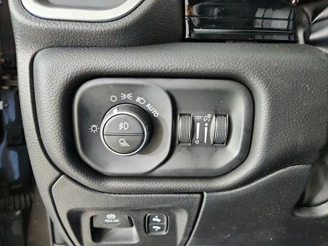 2026 Ram 1500 Laramie Crew Cab 4x4 5'7" Box