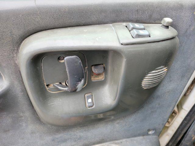 2006 GMC 5500 Regular Cab 2WD