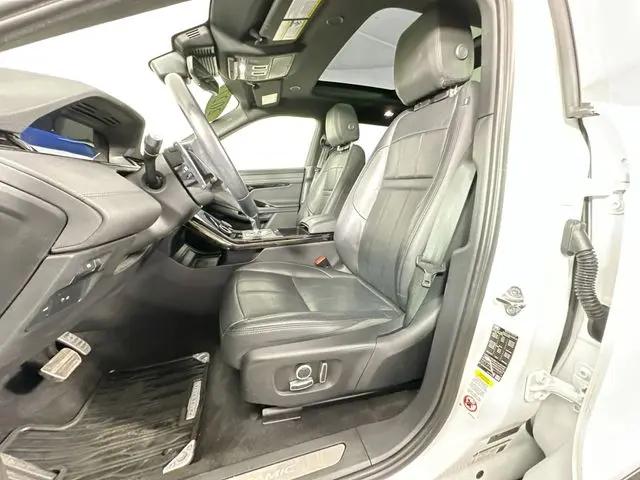 2022 Land Rover Range Rover Evoque R-Dynamic SE