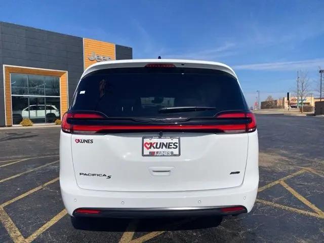 2026 Chrysler Pacifica Select AWD