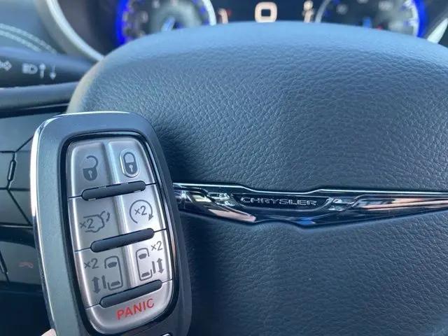 2026 Chrysler Pacifica Select AWD