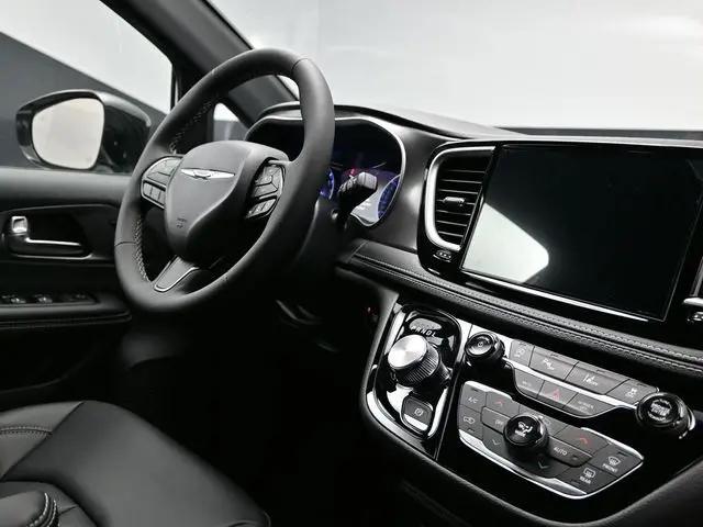 2026 Chrysler Pacifica Select AWD