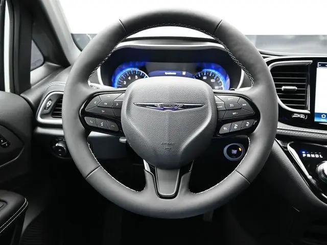 2026 Chrysler Pacifica Select AWD