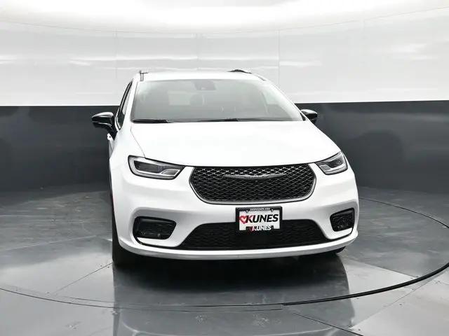 2026 Chrysler Pacifica Select AWD