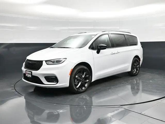2026 Chrysler Pacifica Select AWD