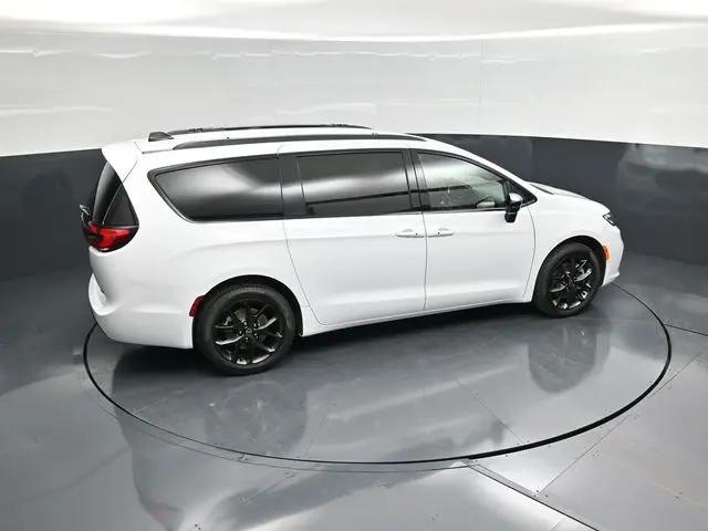 2026 Chrysler Pacifica Select AWD