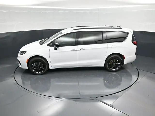 2026 Chrysler Pacifica Select AWD