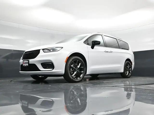 2026 Chrysler Pacifica Select AWD