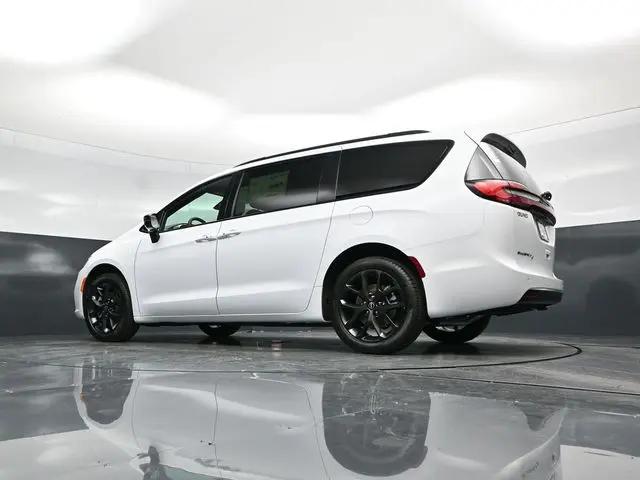 2026 Chrysler Pacifica Select AWD