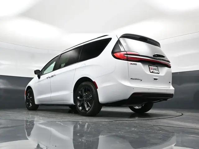 2026 Chrysler Pacifica Select AWD