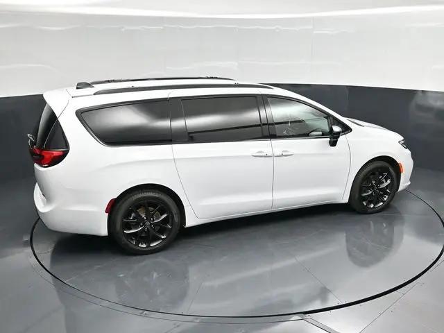2026 Chrysler Pacifica Select AWD