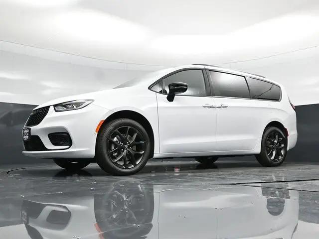 2026 Chrysler Pacifica Select AWD