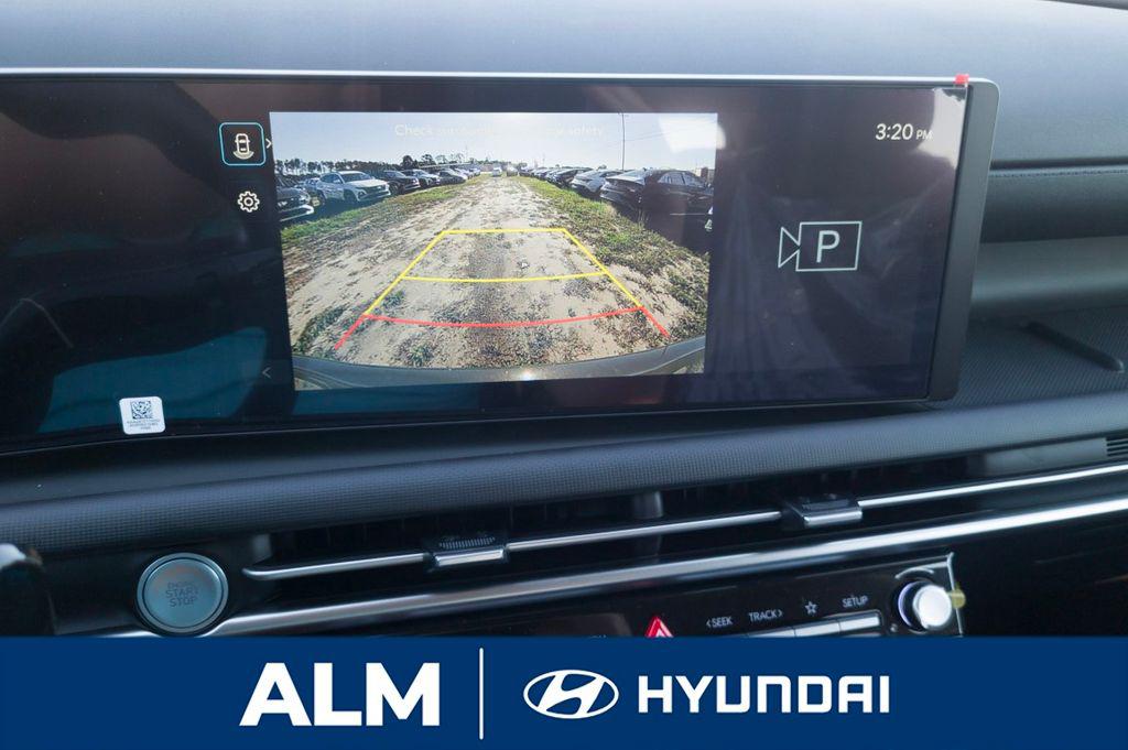 New 2026 White Pearl HYUNDAI SEL FWD image 21