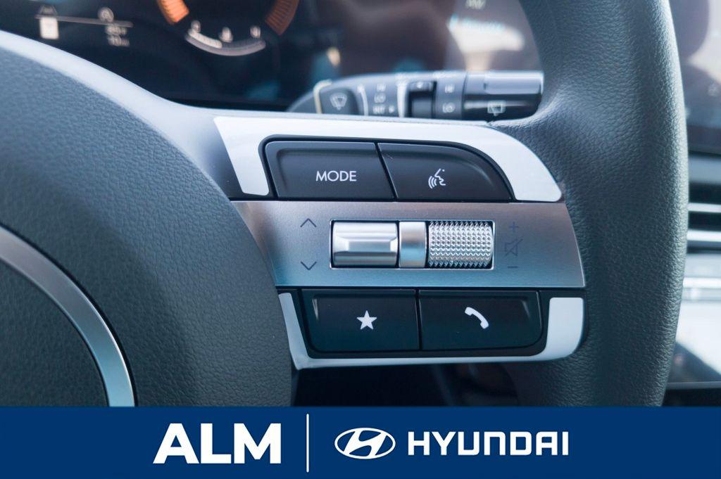 New 2026 White Pearl HYUNDAI SEL FWD image 24
