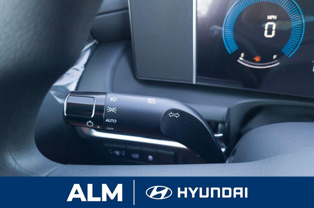 New 2026 White Pearl HYUNDAI SEL FWD image 27