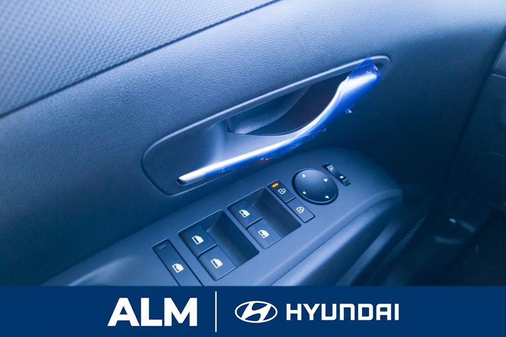 New 2026 White Pearl HYUNDAI SEL FWD image 29