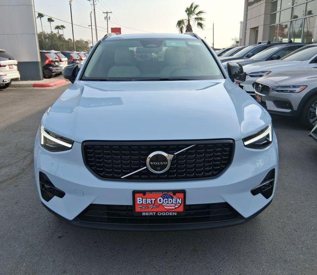 2026 Volvo XC40 Plus, B5 AWD Gas (mild hybrid), Dark