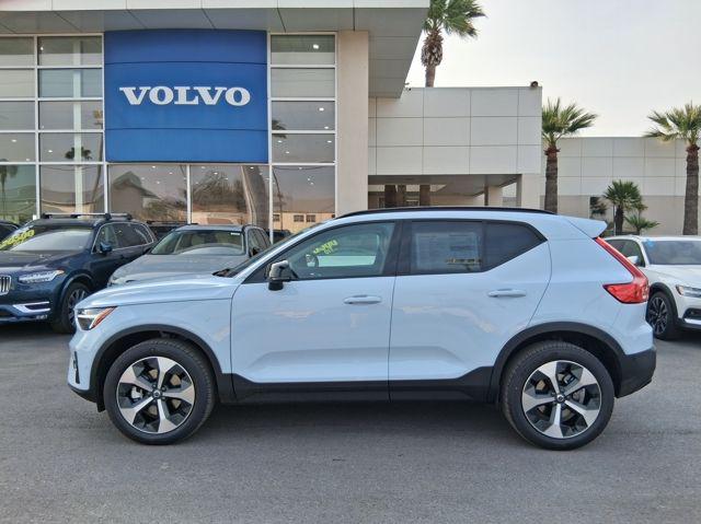 2026 Volvo XC40 Plus, B5 AWD Gas (mild hybrid), Dark