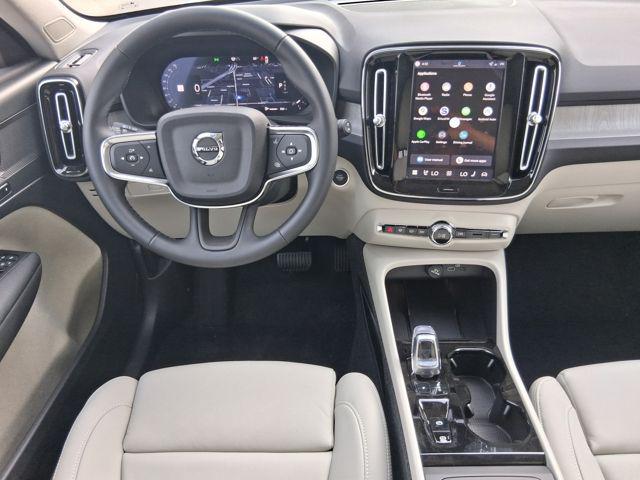 2026 Volvo XC40 Plus, B5 AWD Gas (mild hybrid), Dark