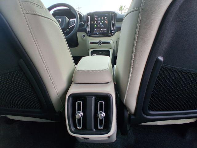 2026 Volvo XC40 Plus, B5 AWD Gas (mild hybrid), Dark