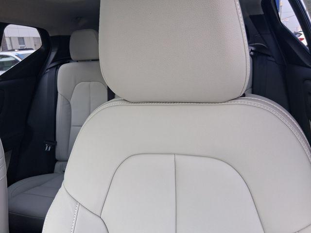 2026 Volvo XC40 Plus, B5 AWD Gas (mild hybrid), Dark